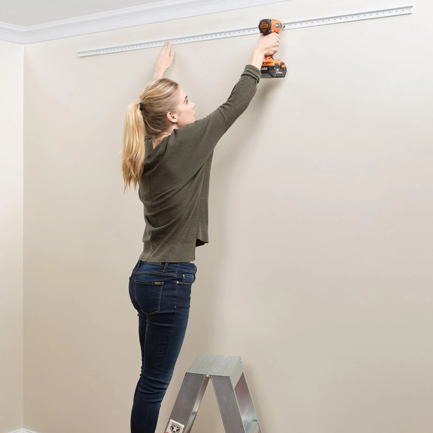 None Hang Track - White - 666mm - Image 2